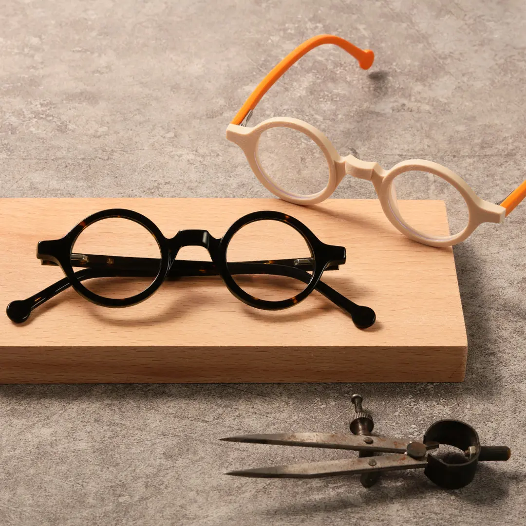 Scene close-up view of Rich round acetate eyeglasses RA0572302 in tortoise