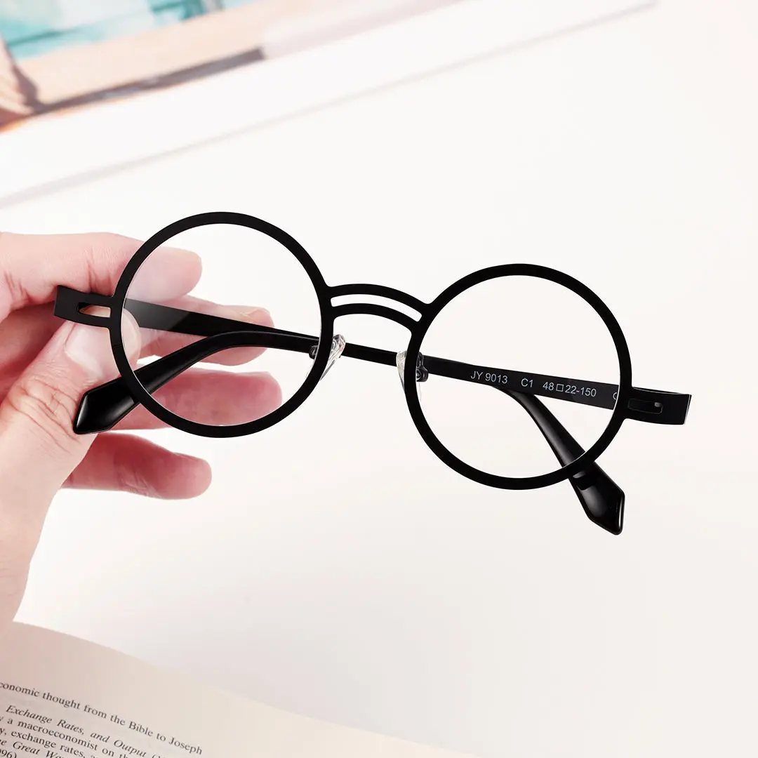 Scene view of Carnelian round metal eyeglasses RM0052406 in black