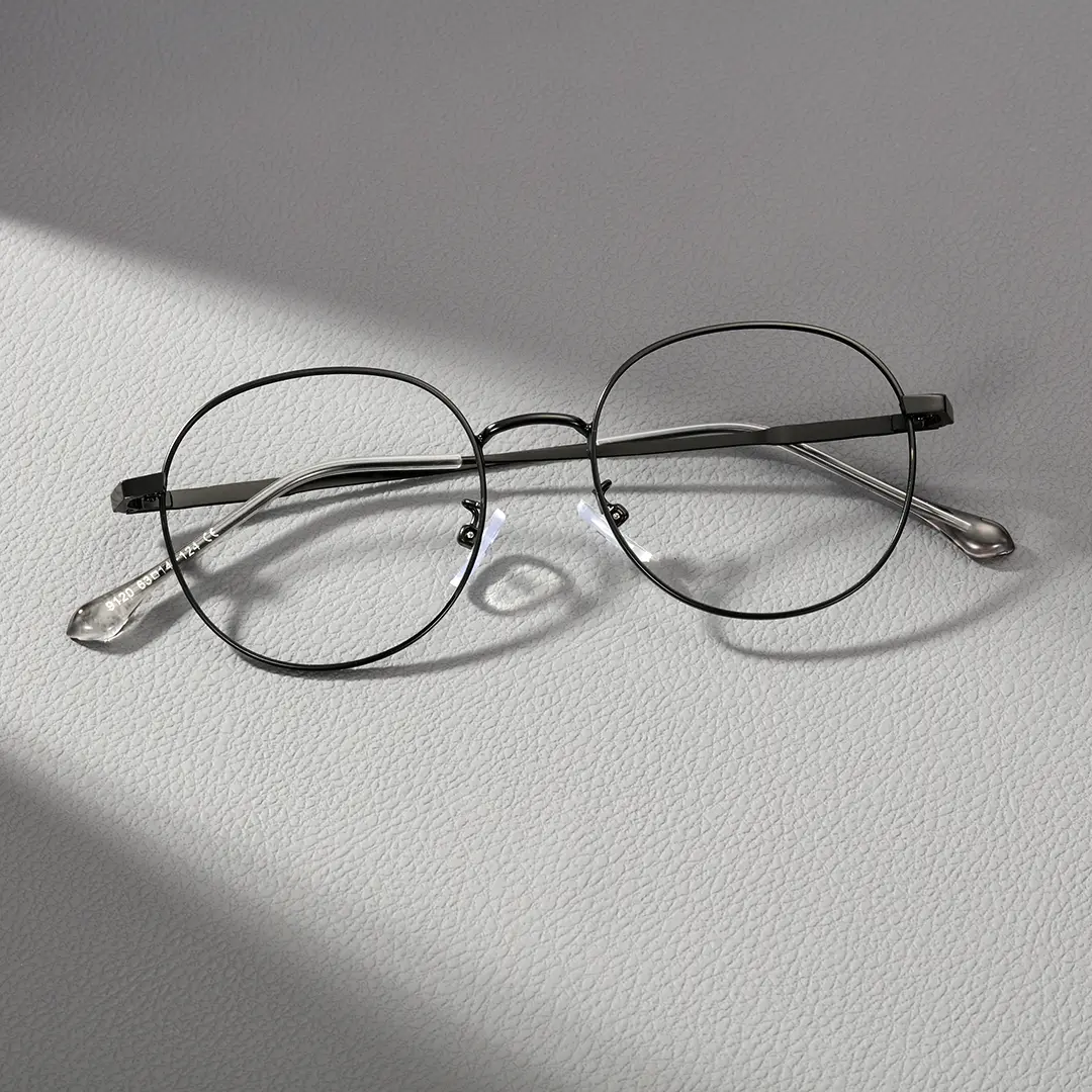 Scene view of Ameliay round metal eyeglasses RM0082209 in black