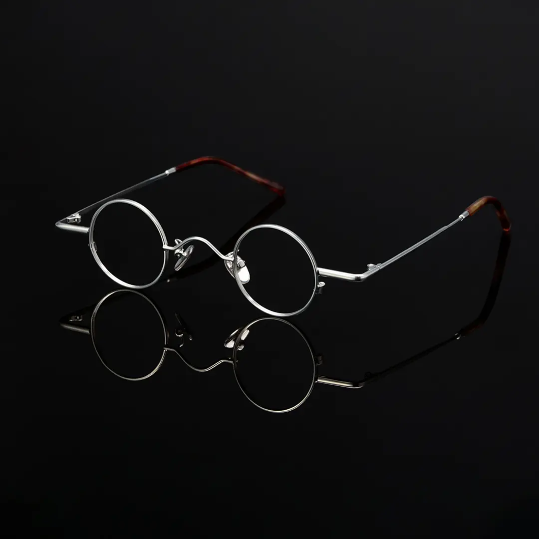 Scene view of Yezy round metal eyeglasses RM0082308 in silver