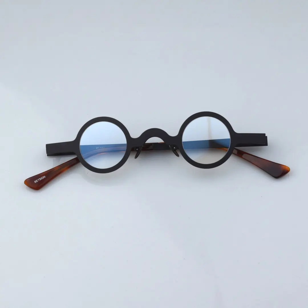 Scene view of Crew round metal eyeglasses RM0122404 in black
