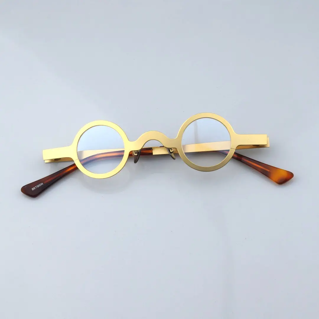 Scene view of Crew round metal eyeglasses RM0122404 in gold