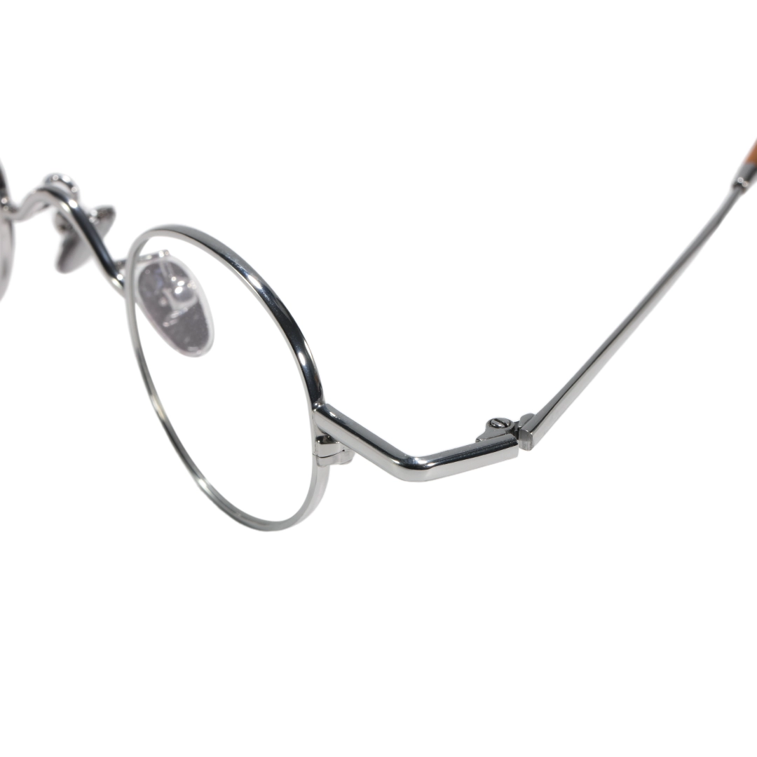 End piece detail of Cory round metal eyeglasses RM0202601 in silver