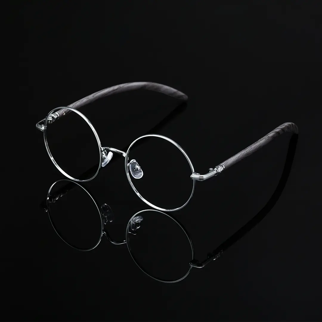 Scene view of Sivigny vintage round metal eyeglasses RM0302407 in silver