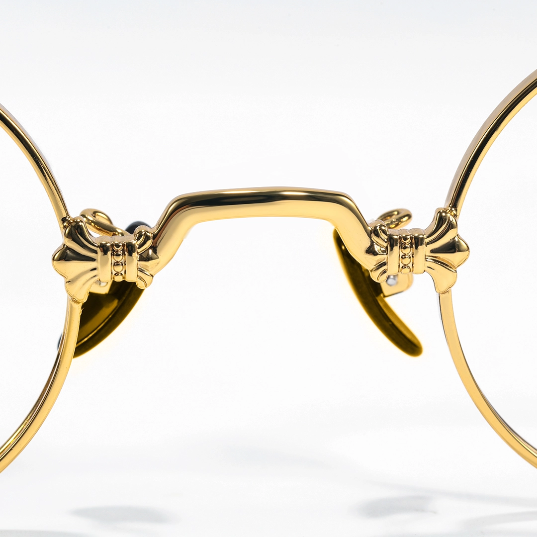 Adjustable nose pad detail of Eddie round metal eyeglasses RM0352505 in gold