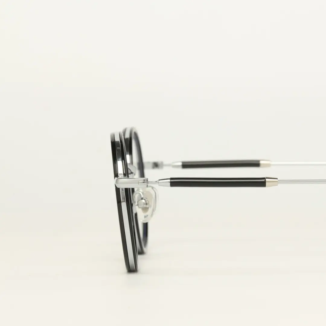 End piece detail of Feye round tr90 eyeglasses RR0032409 in grey