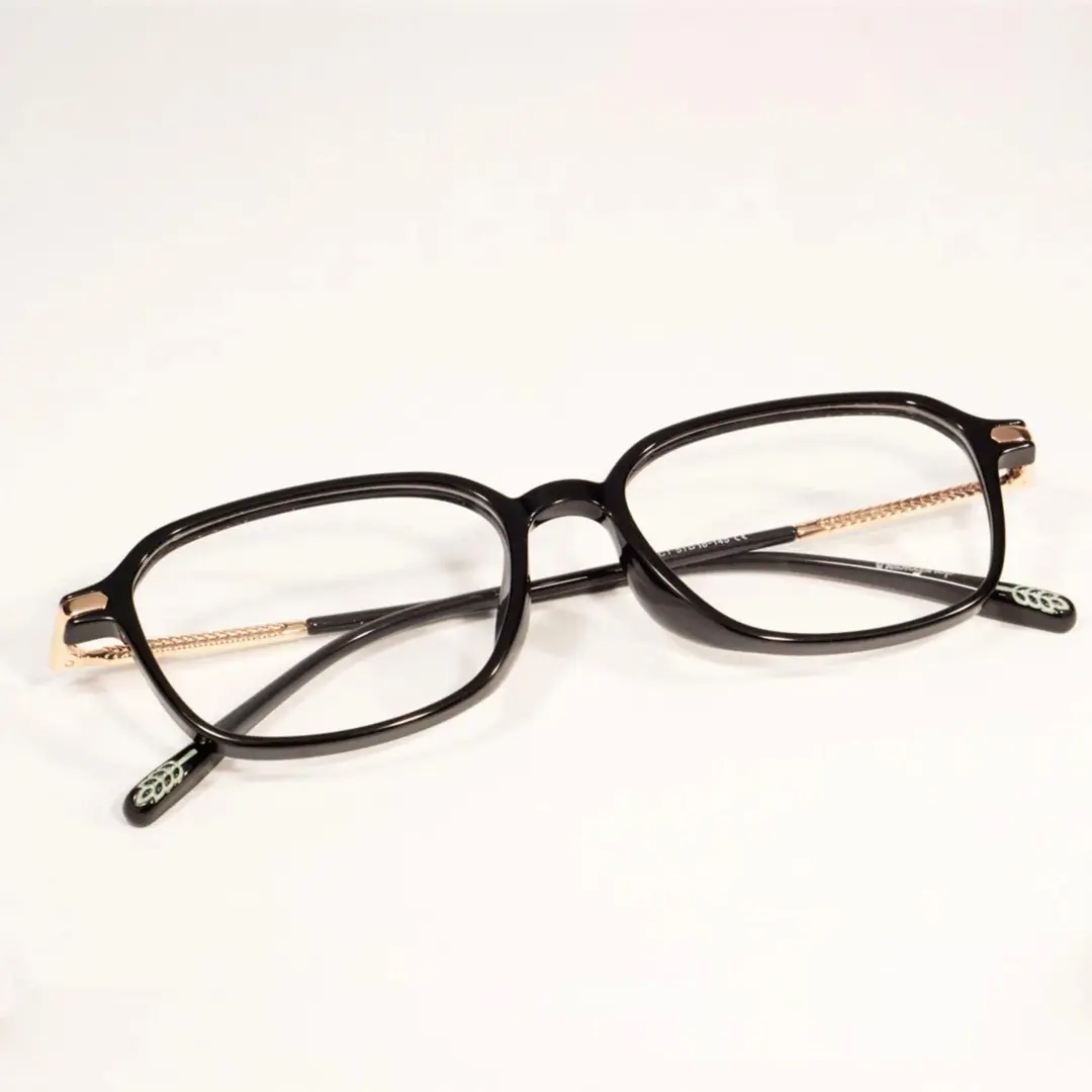Scene close-up view of Sincere round tr90 eyeglasses RR0072412 in black