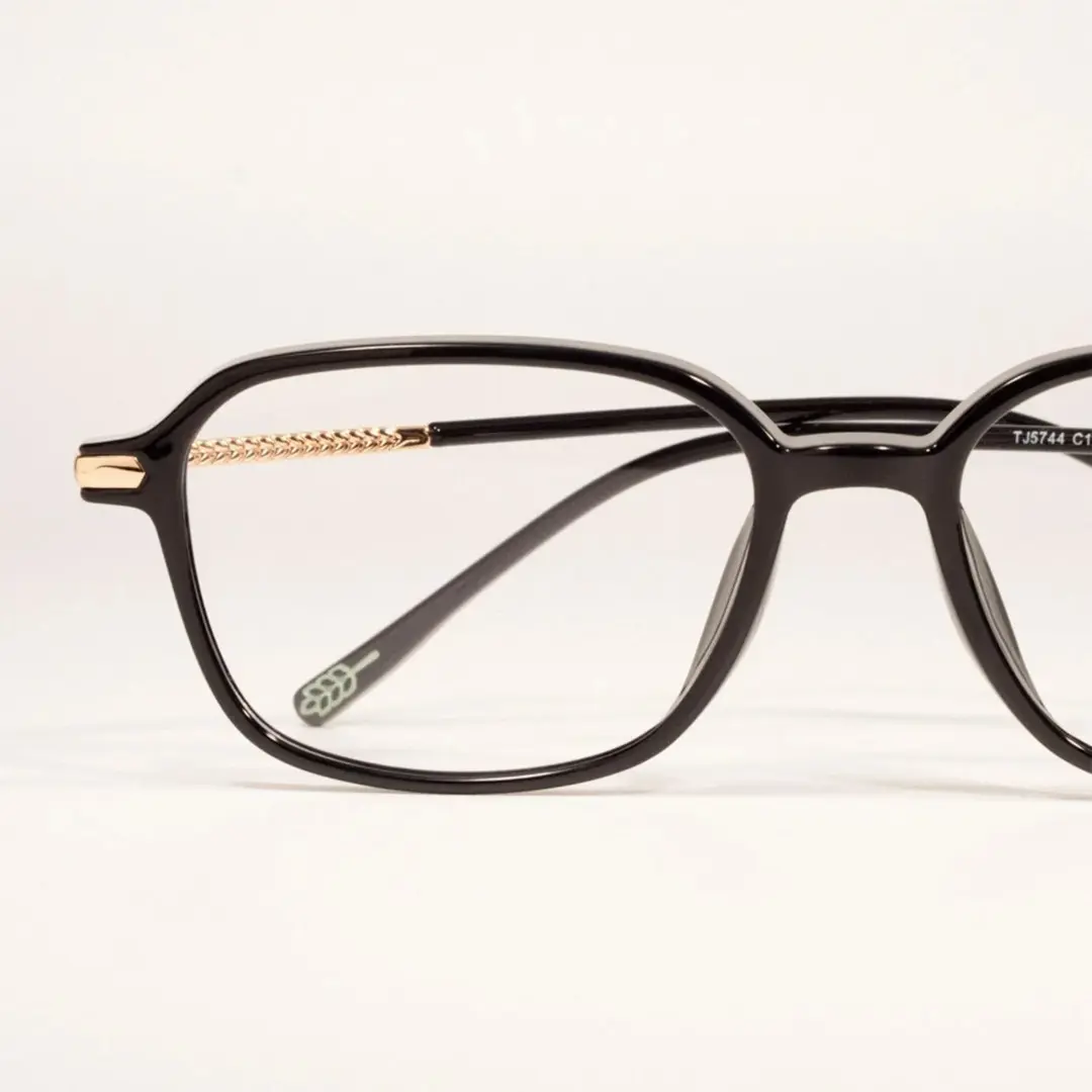 Scene view of Sincere round tr90 eyeglasses RR0072412 in black