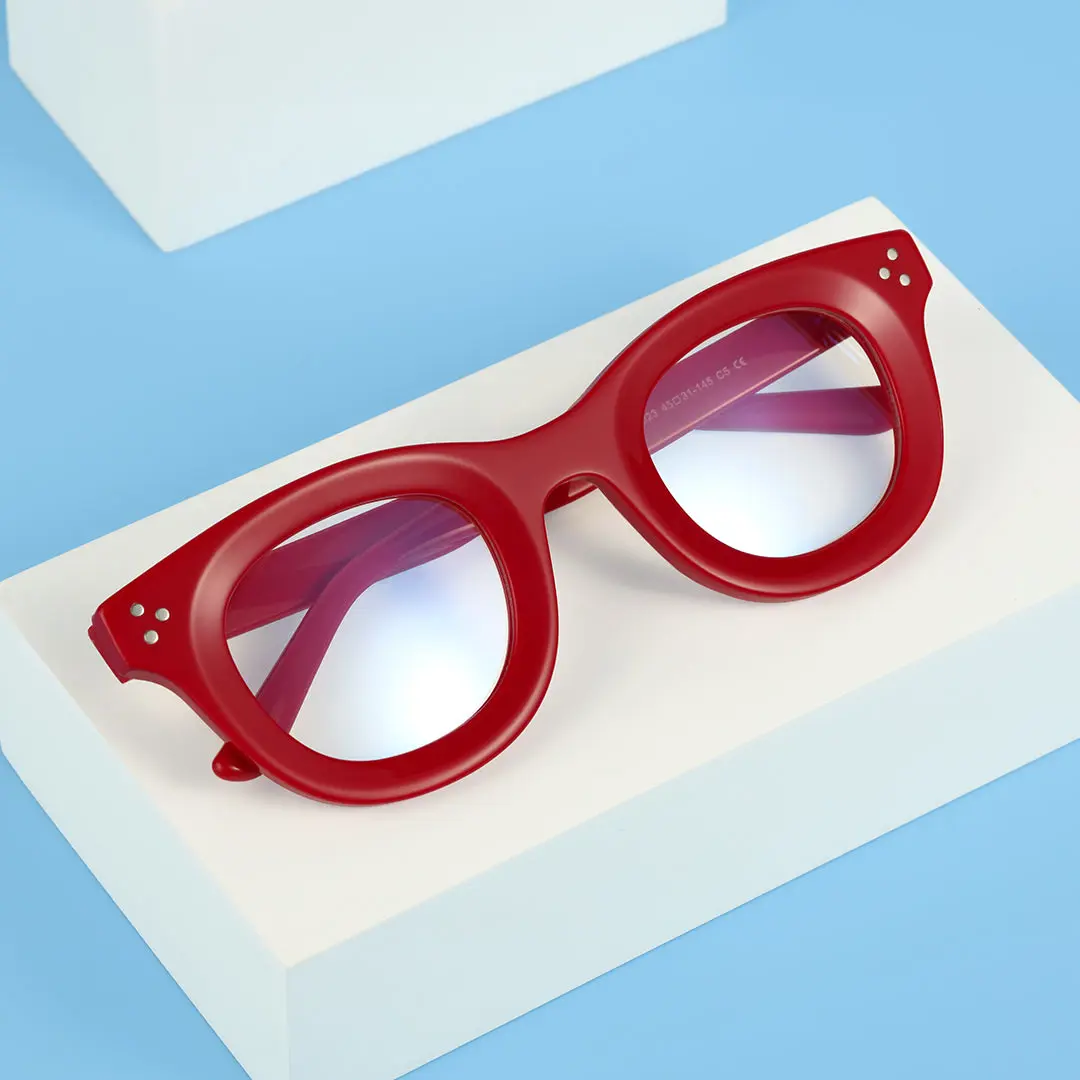 Scene close-up view of Dallas round tr90 eyeglasses RR0102404 in red