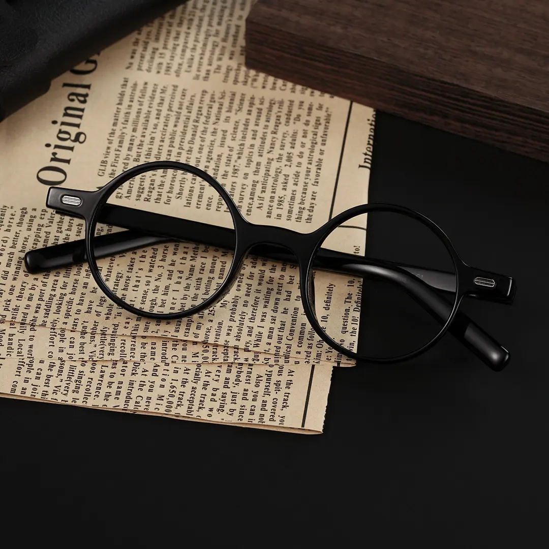 Scene view of Linda vintage round tr90 eyeglasses RR0162209 in black