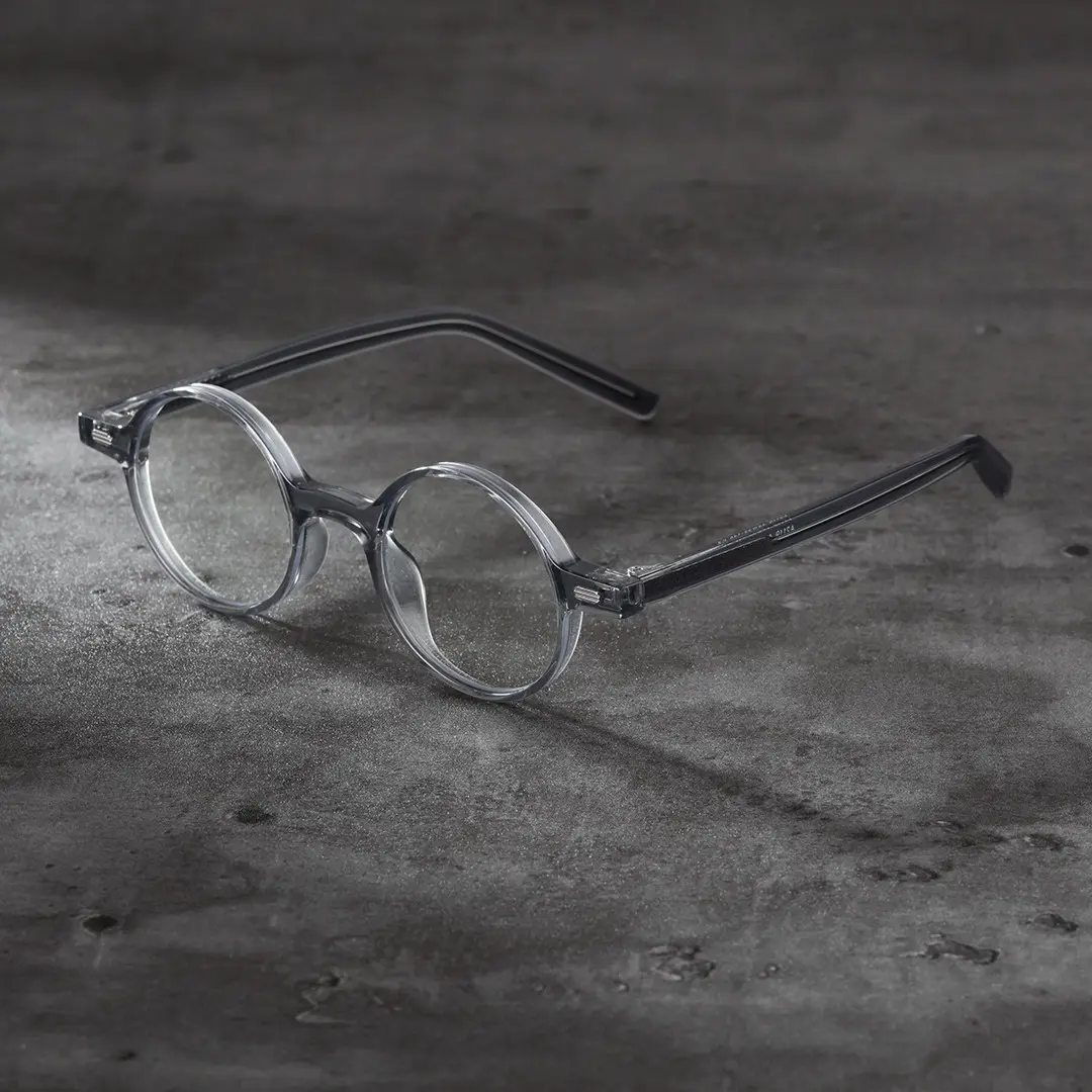 Scene close-up view of Linda vintage round tr90 eyeglasses RR0162209 in grey