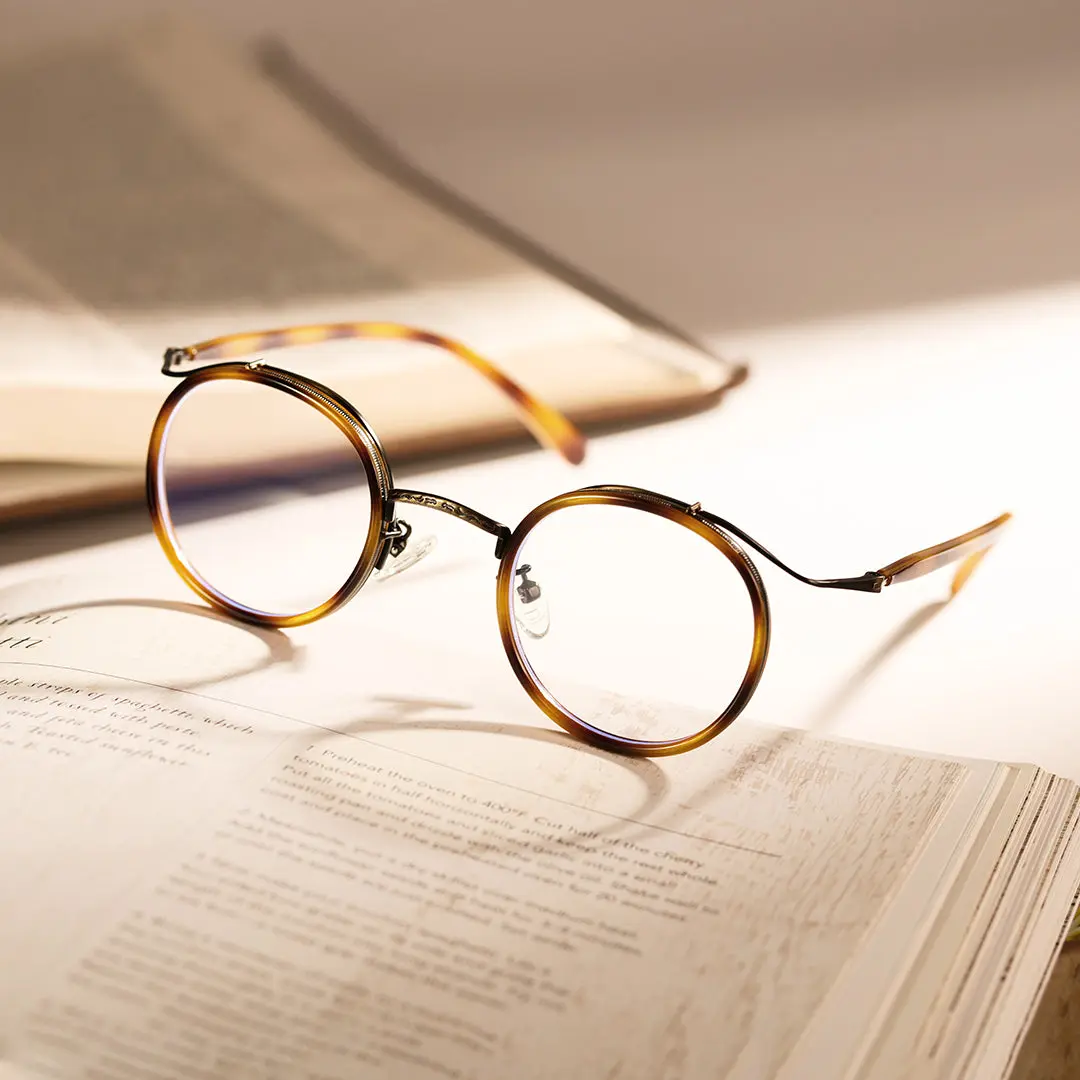 Scene close-up view of Kayla vintage round tr90 eyeglasses RR0192209 in yellow tortoise