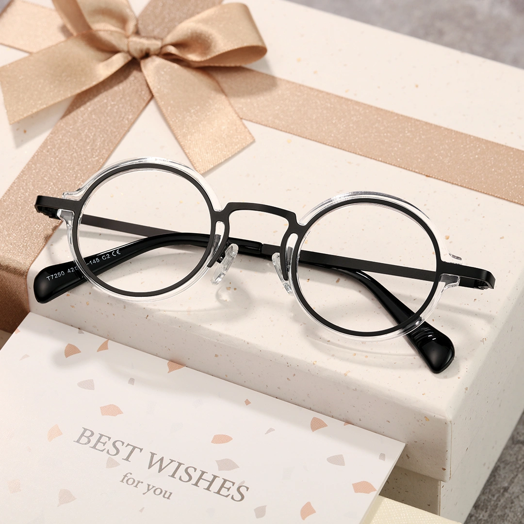 Scene view of Kil vintage round tr90 eyeglasses in blackclear. SPU: RR0312406