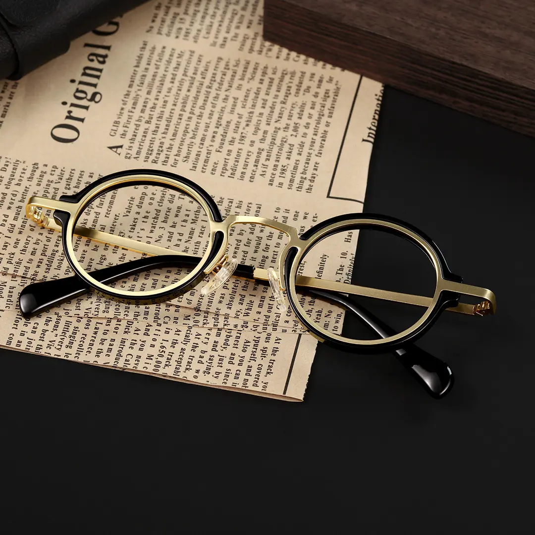 Scene view of Kil round tr90 eyeglasses RR0312406 in black