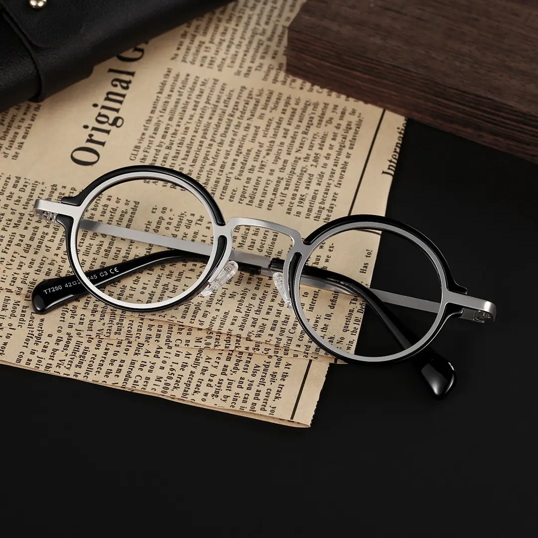 Scene close-up view of Kil round tr90 eyeglasses RR0312406 in silver