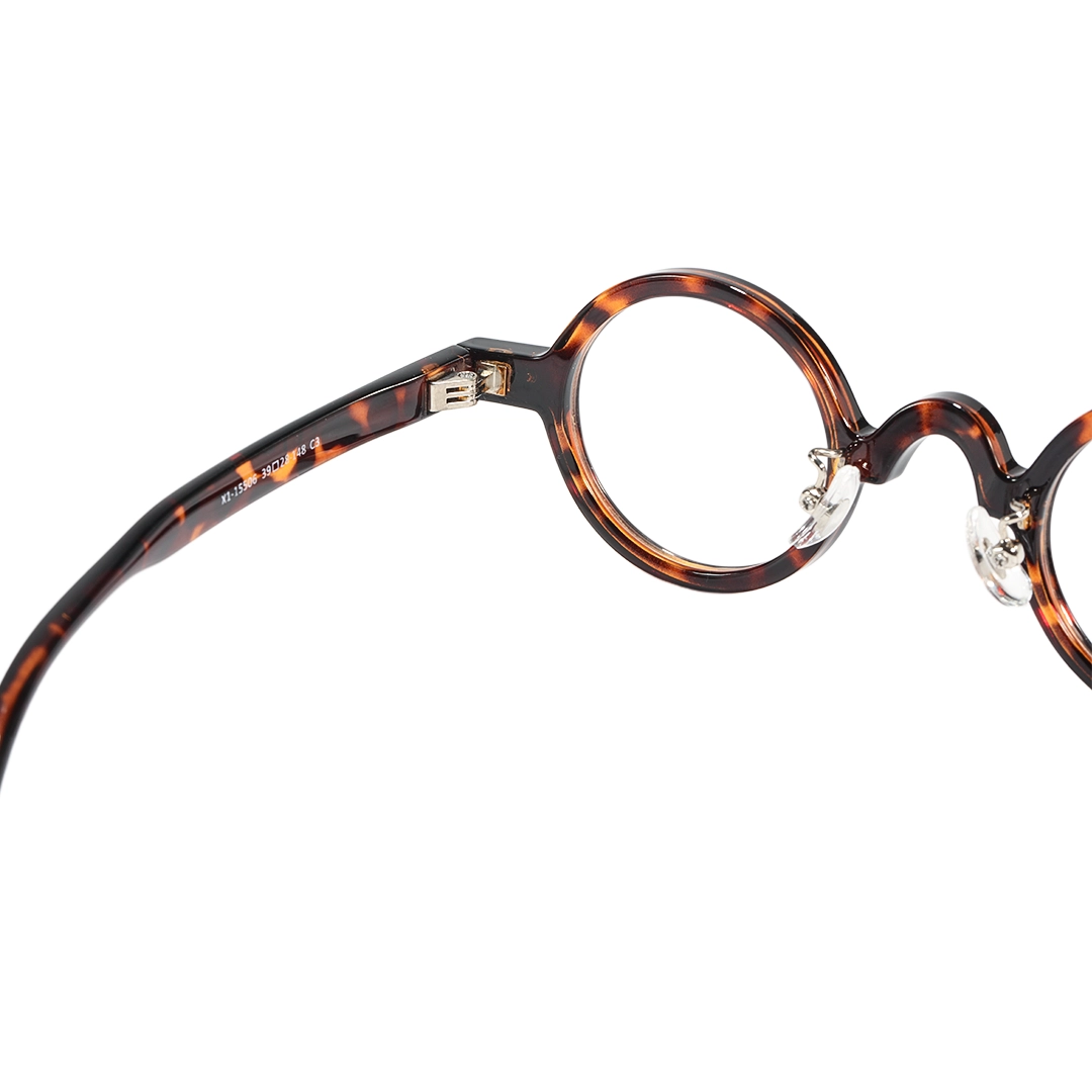 Adjustable nose pad detail of Wesley vintage round tr90 eyeglasses RR0322601 in tortoise