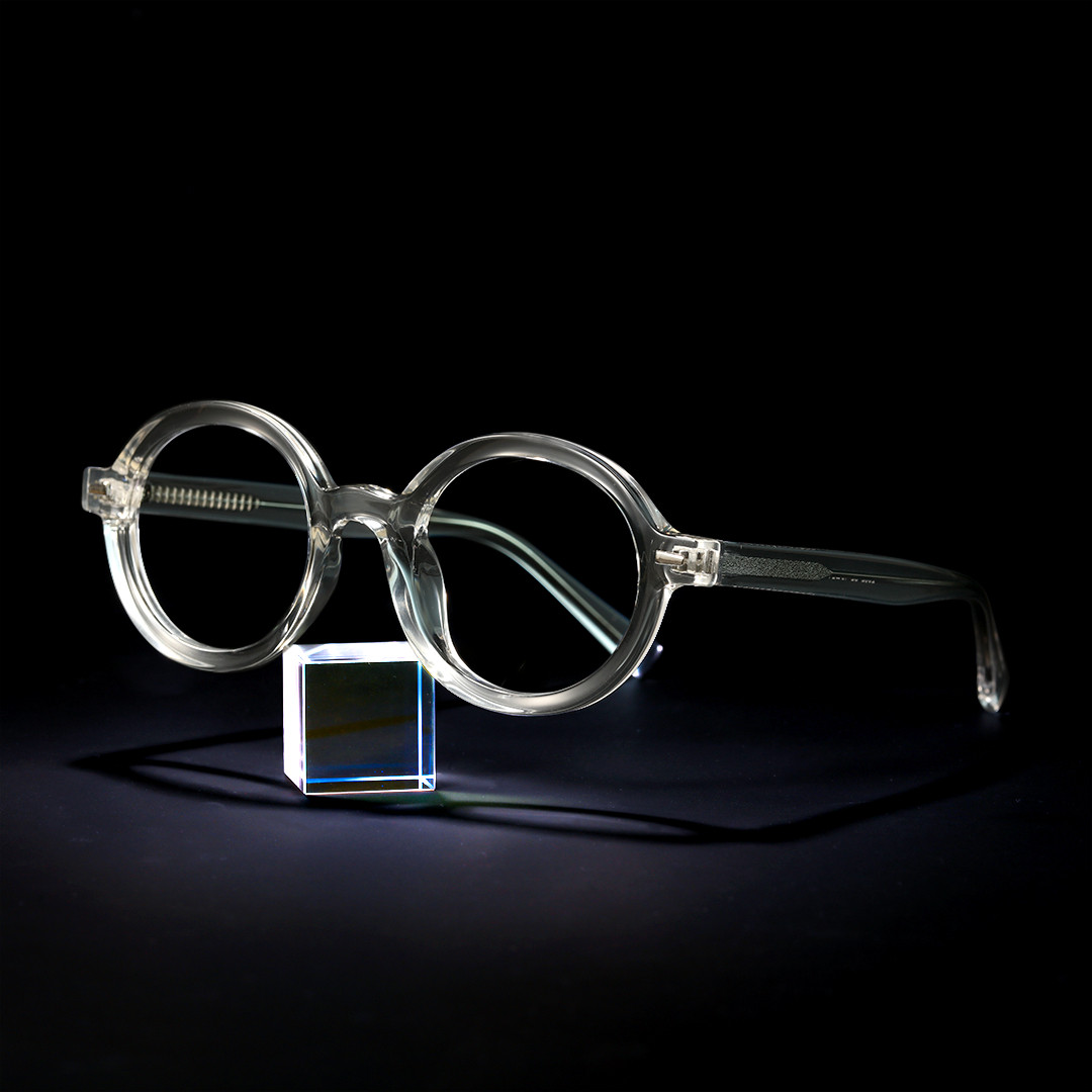 Scene view of Btul round tr90 eyeglasses RR0332302 in clear