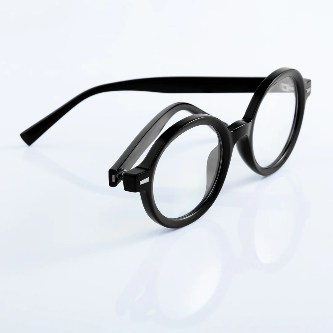Scene view of Btul round tr90 eyeglasses RR0332302 in black