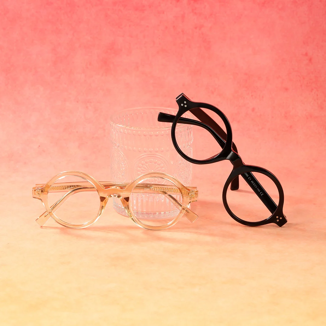 Scene close-up view of Buif round tr90 eyeglasses RR0352302 in black