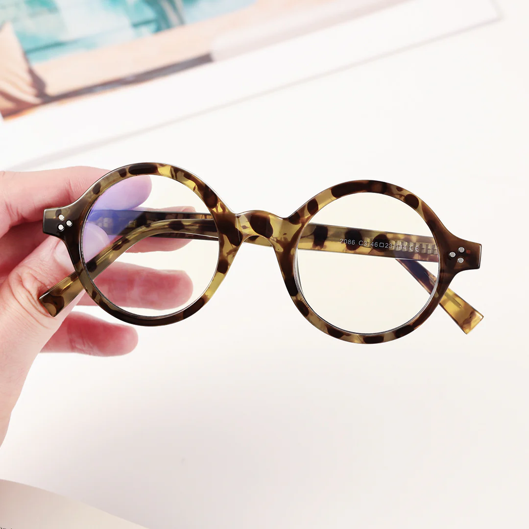 Scene view of Buif round tr90 eyeglasses RR0352302 in tortoise