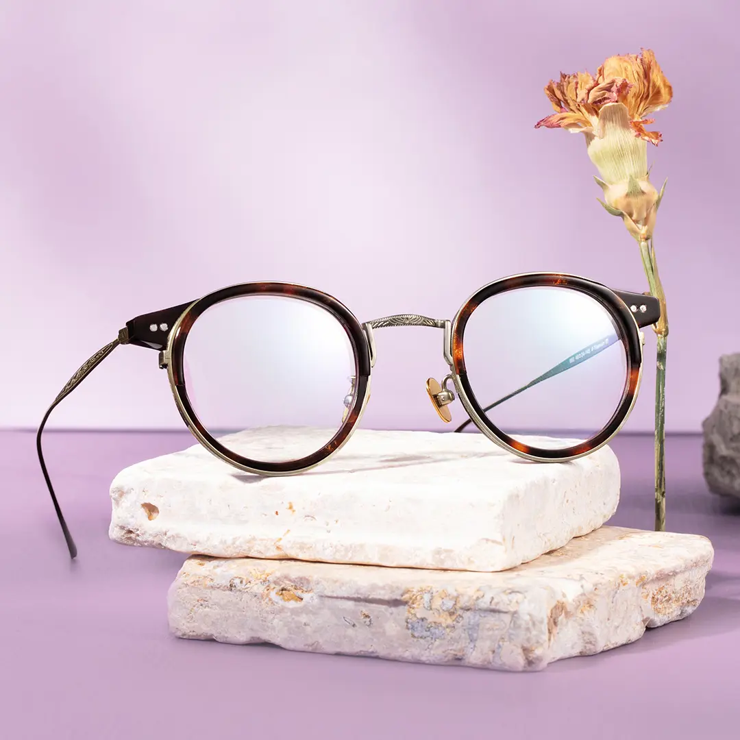 Scene close-up view of Felone vintage round titanium eyeglasses RT0022209 in tortoise