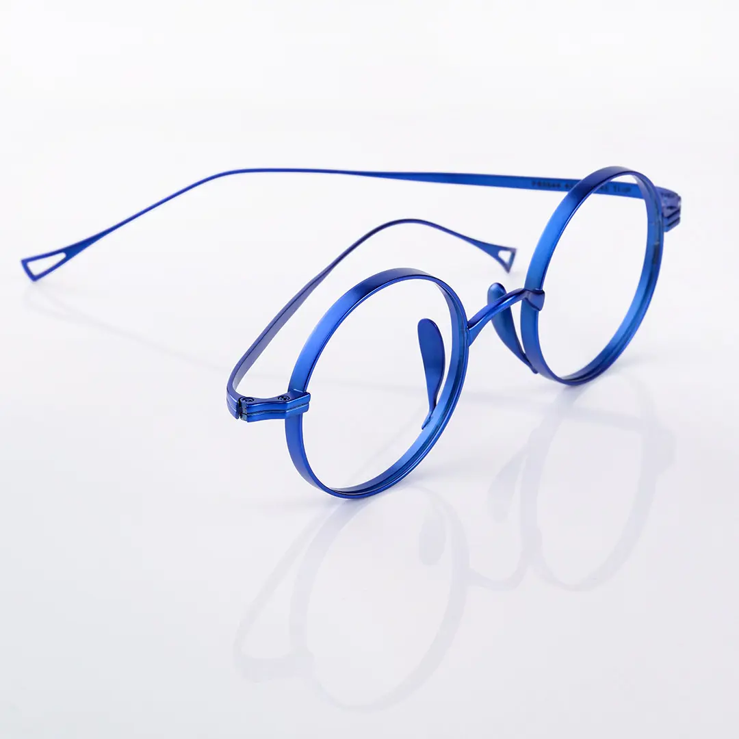End piece detail of Bify round titanium eyeglasses RT0172303 in blue