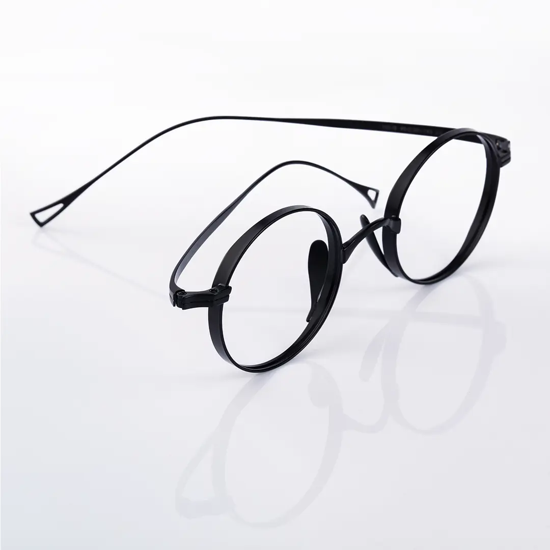 End piece detail of Bify round titanium eyeglasses RT0172303 in black