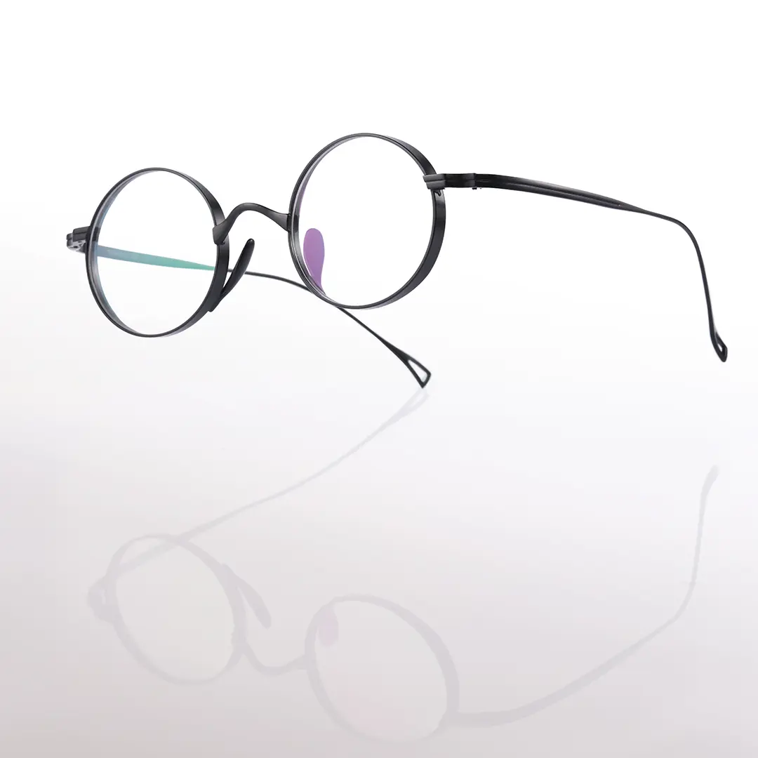 Scene view of Bify round titanium eyeglasses RT0172303 in black