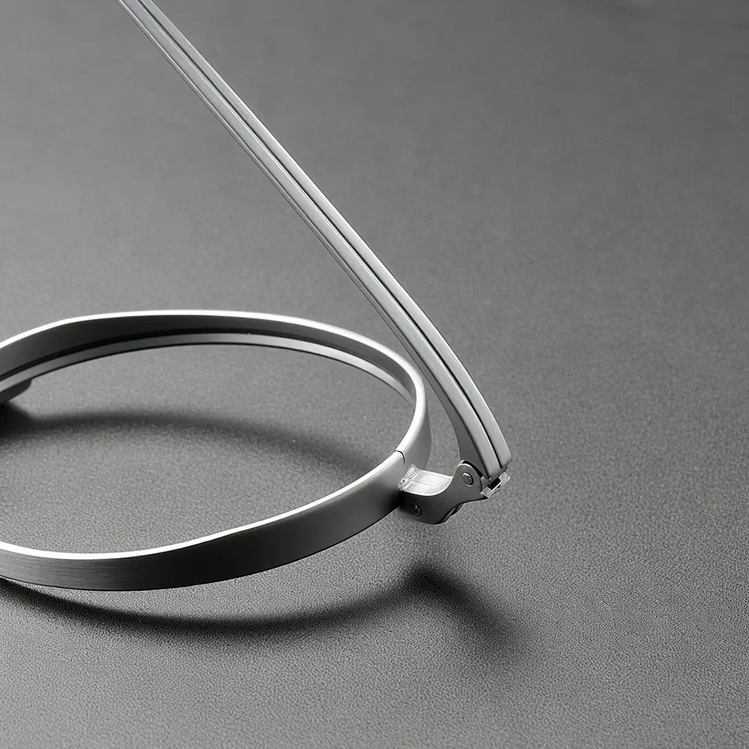 Hinge detail of Bify round titanium eyeglasses RT0172303 in silver