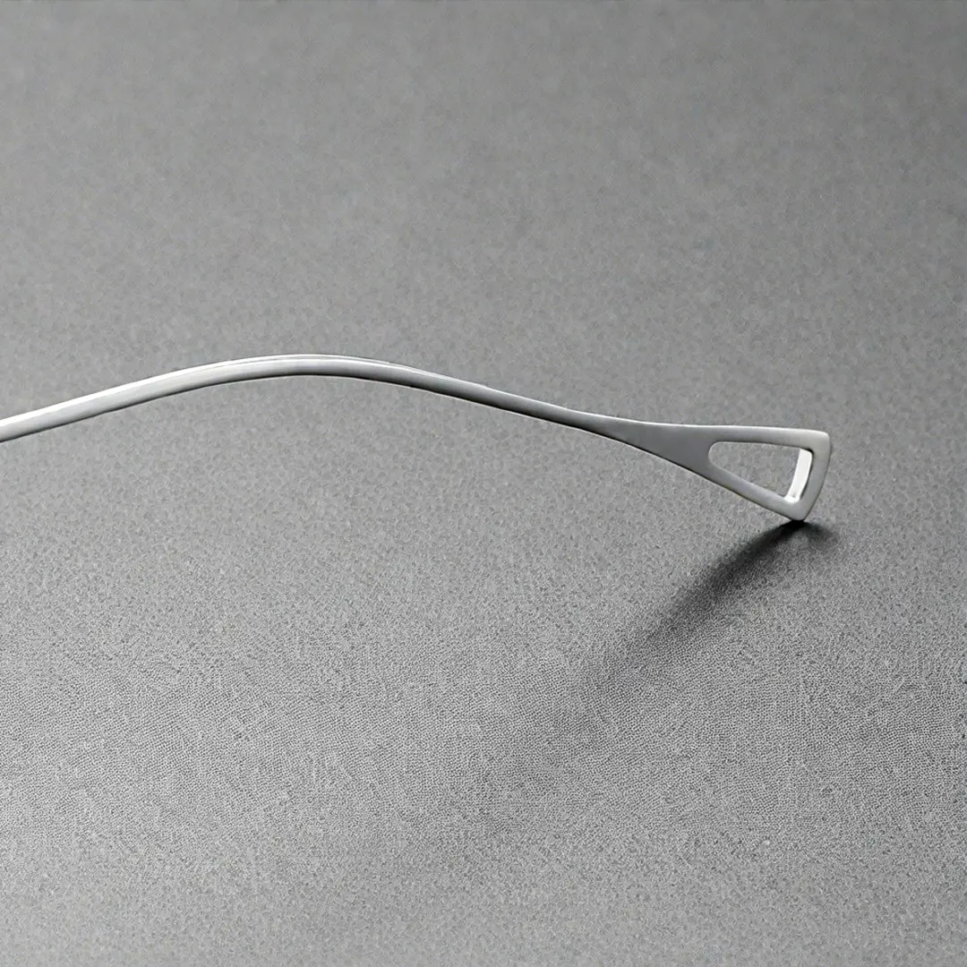 Temple detail of Bify round titanium eyeglasses RT0172303 in silver