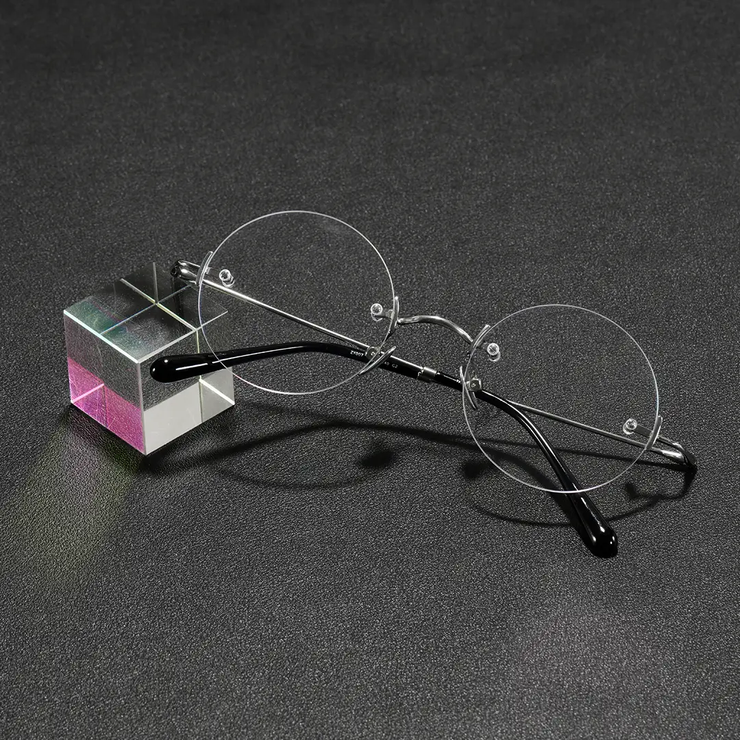 Scene view of Jyn john lennon round titanium eyeglasses RT0262604 in silver