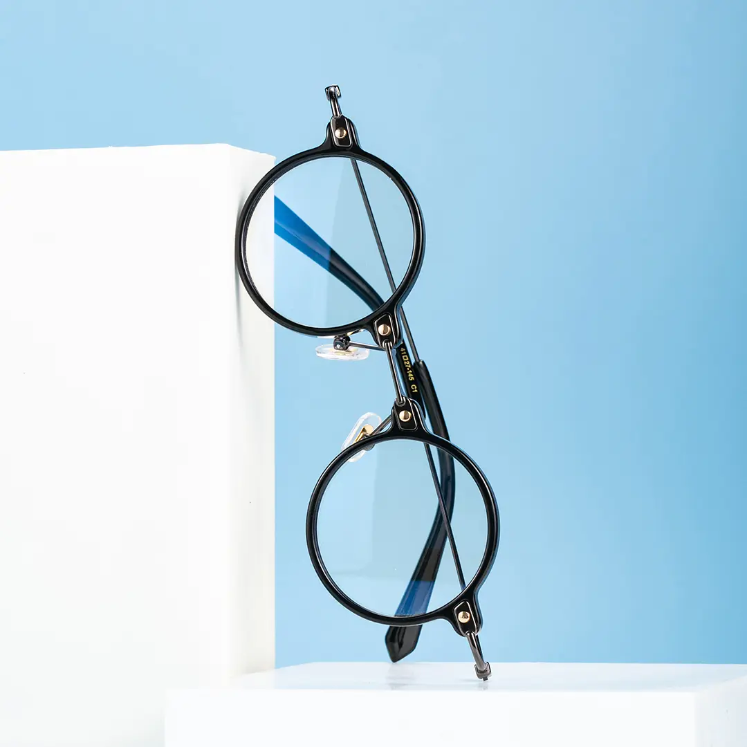 Scene view of Vicky round titanium eyeglasses RT0302406 in black