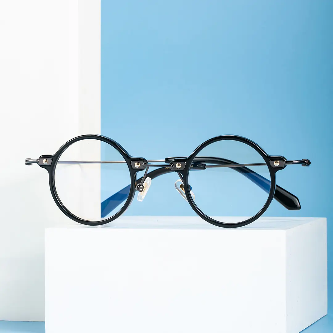 Scene view of Vicky steampunk round titanium eyeglasses RT0302406 in black