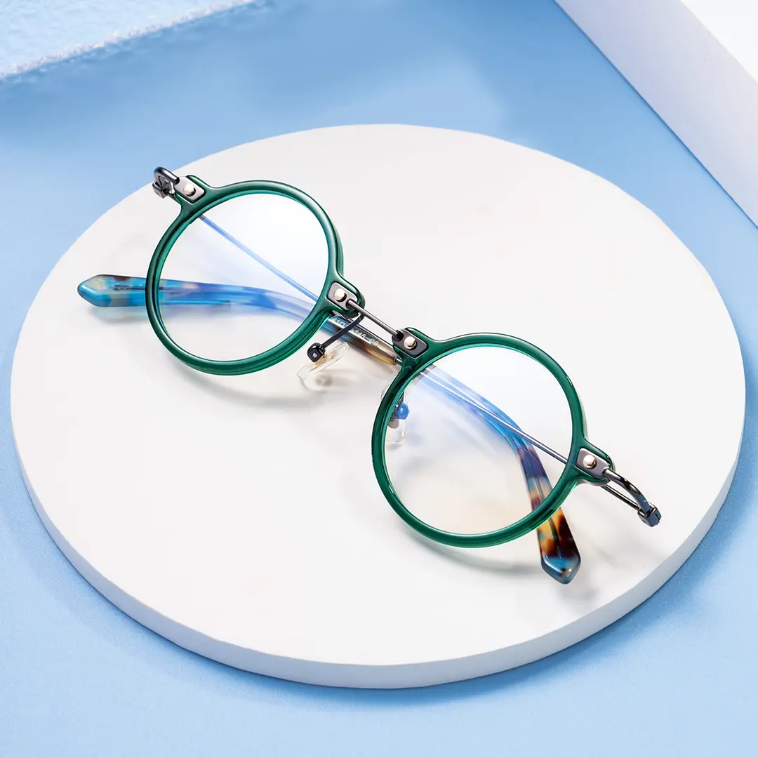 Scene close-up view of Vicky steampunk round titanium eyeglasses RT0302406 in green