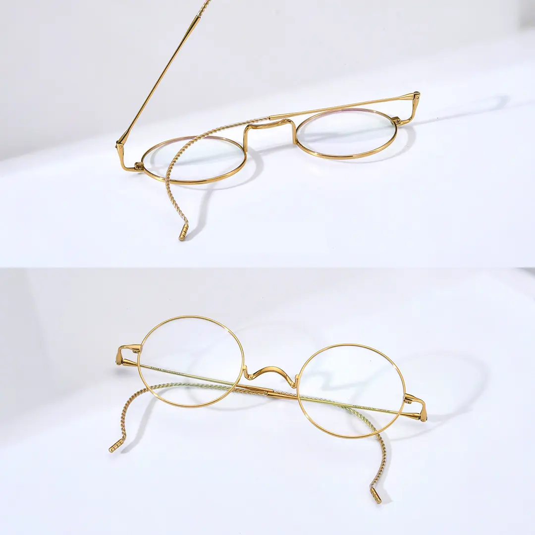 Scene view of Lars vintage round titanium eyeglasses RT0942508 in gold