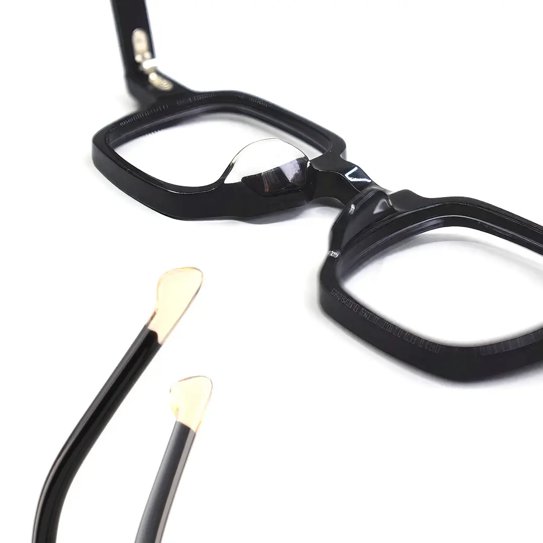 Temple detail of Robert square acetate eyeglasses SA0582302 in black