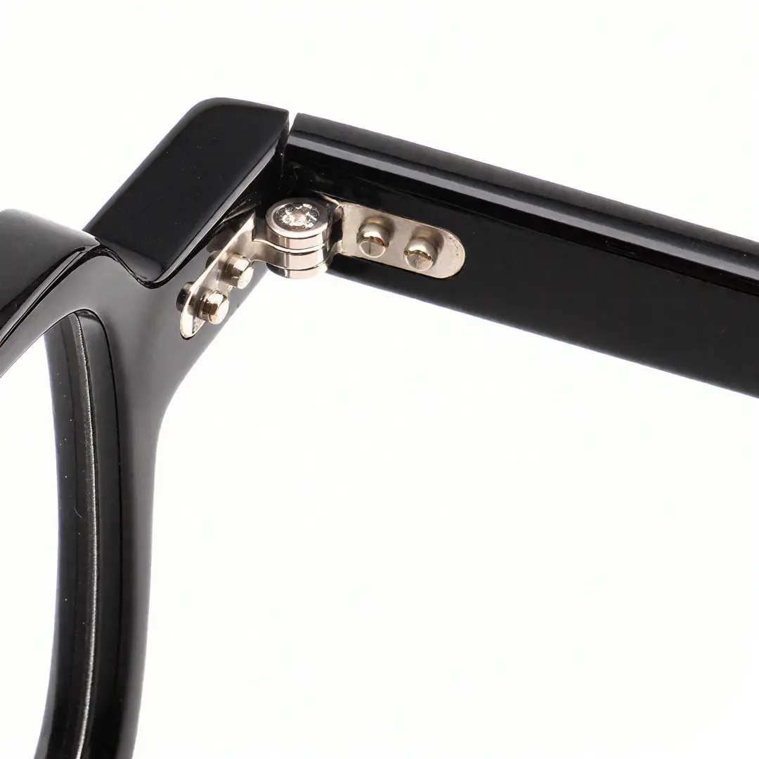 Spring hinge detail of Robert vintage square acetate eyeglasses SA0582302 in black