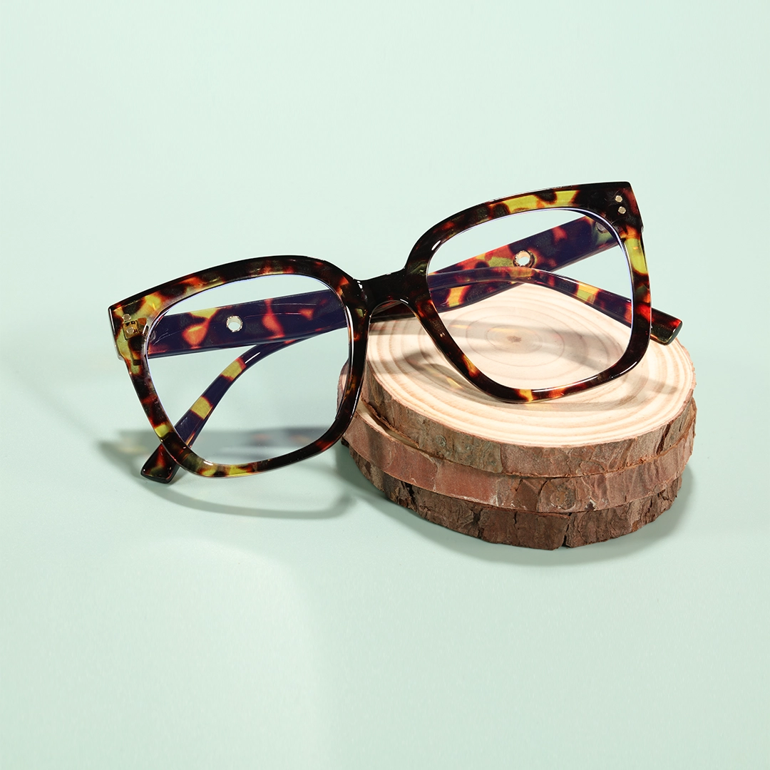 Scene view of Ennis square pc eyeglasses SP0062508 in tortoise