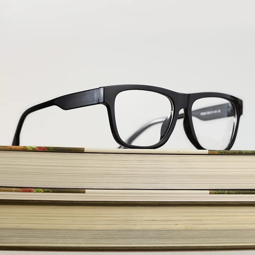 Scene view of Amant rectangle pc eyeglasses SP0072209 in black