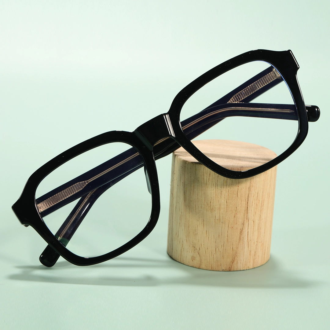 Scene view of Maisy square tr90 eyeglasses SR0032508 in black