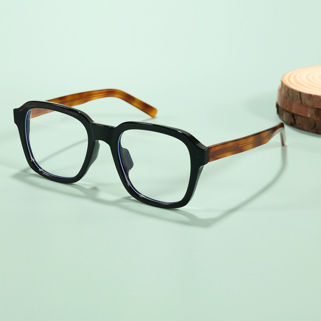 Scene view of Maisy square tr90 eyeglasses SR0032508 in two tone