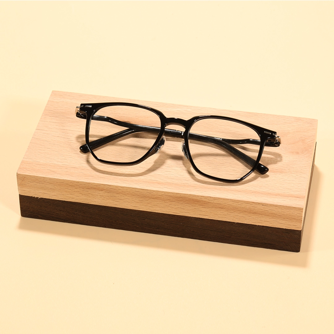 Scene view of Benny square tr90 eyeglasses SR0042508 in black