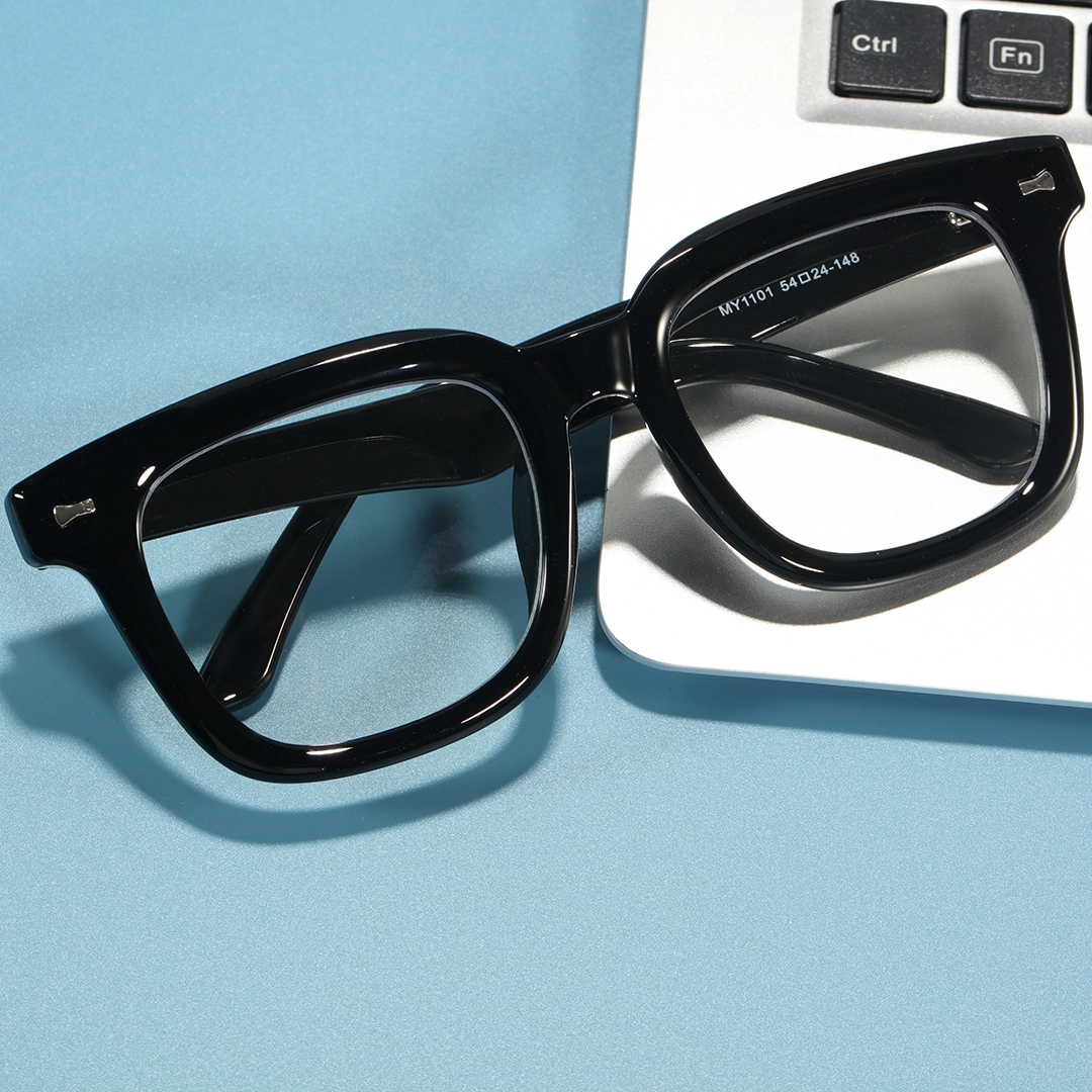 Scene view of square tr90 eyeglasses SR0082508 in black