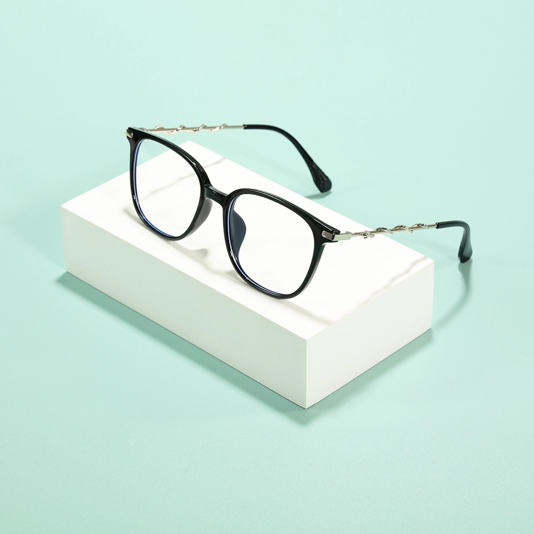 Scene view of Parnell square tr90 eyeglasses SR0162601 in black