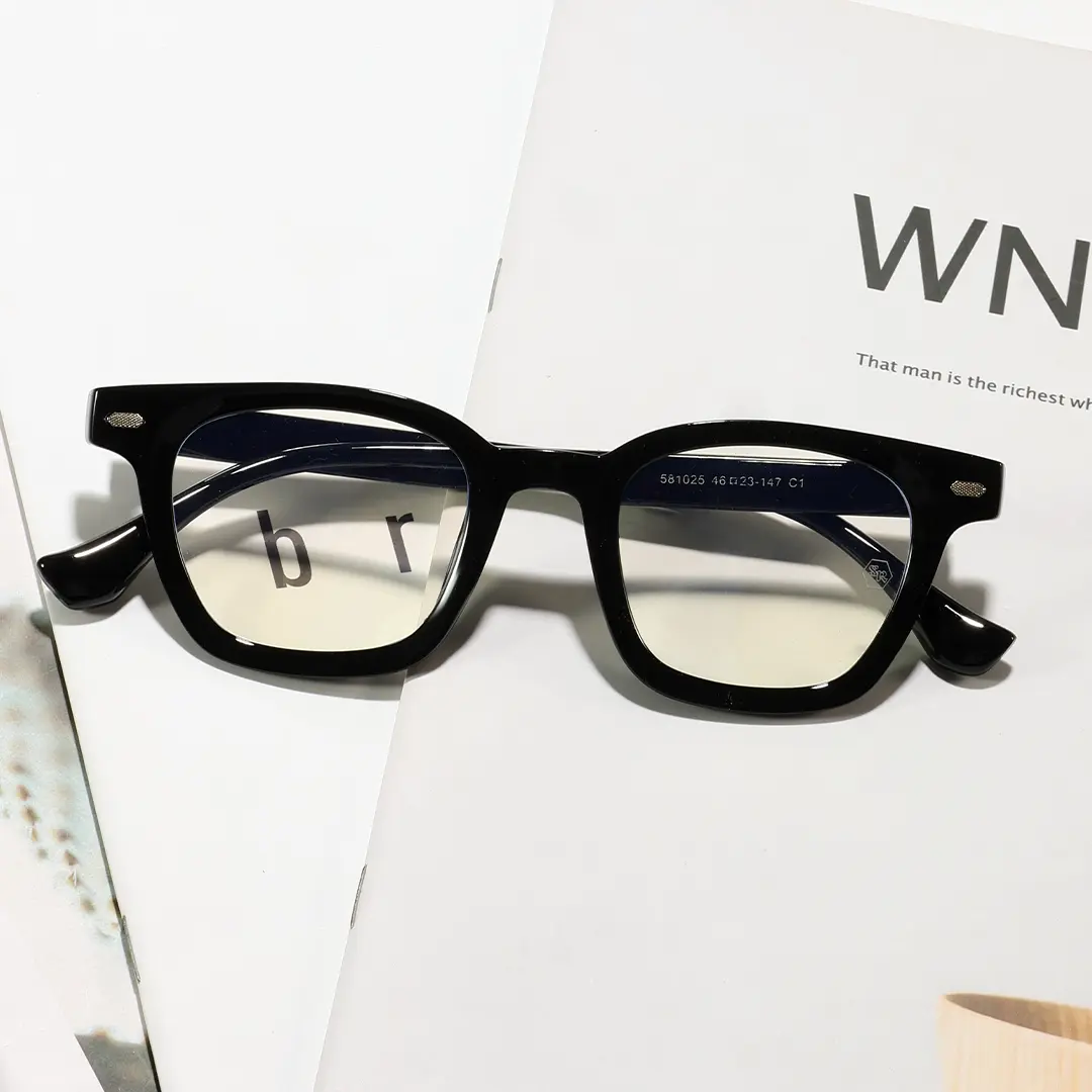 Front folded view of Gavin square tr90 eyeglasses SR0262508 in black