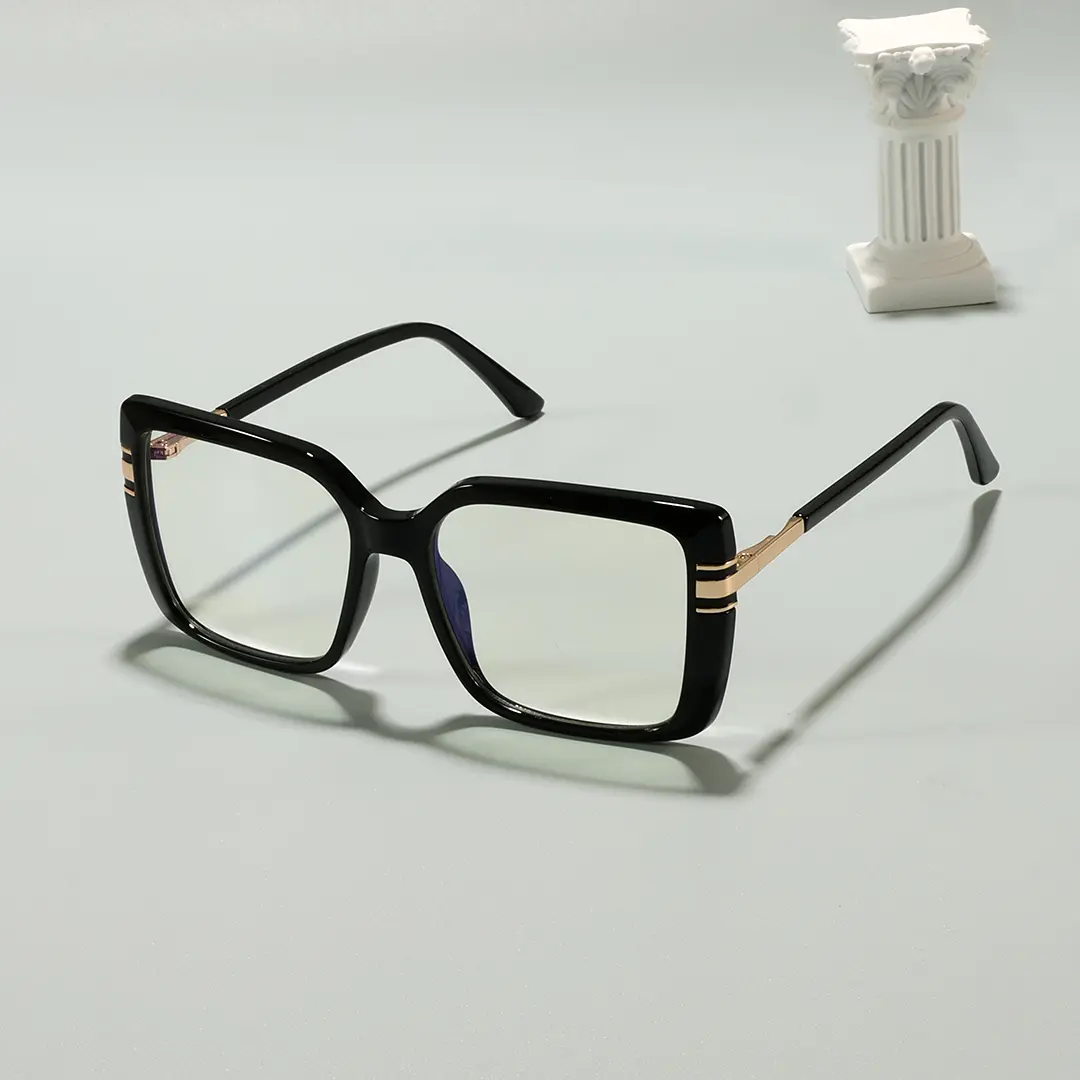 Scene view of Clara square tr90 eyeglasses SR0292508 in black