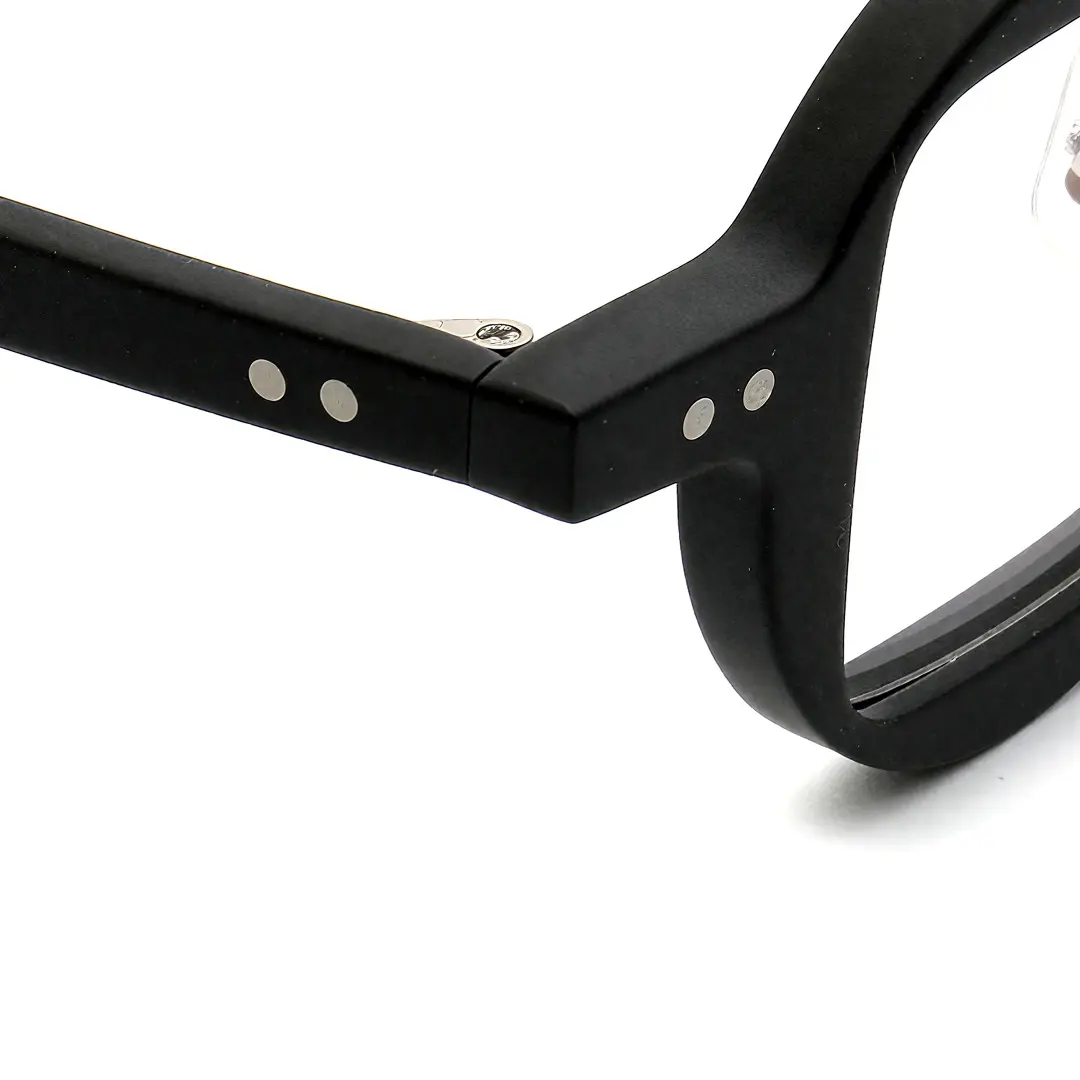 End piece detail of Lay unique pc eyeglasses UP0082304 in black