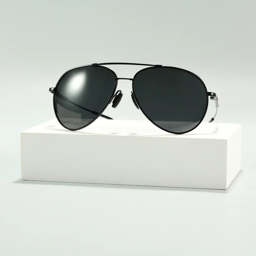 Scene view of Winton vintage aviator metal sunglasses AM0042603 in black