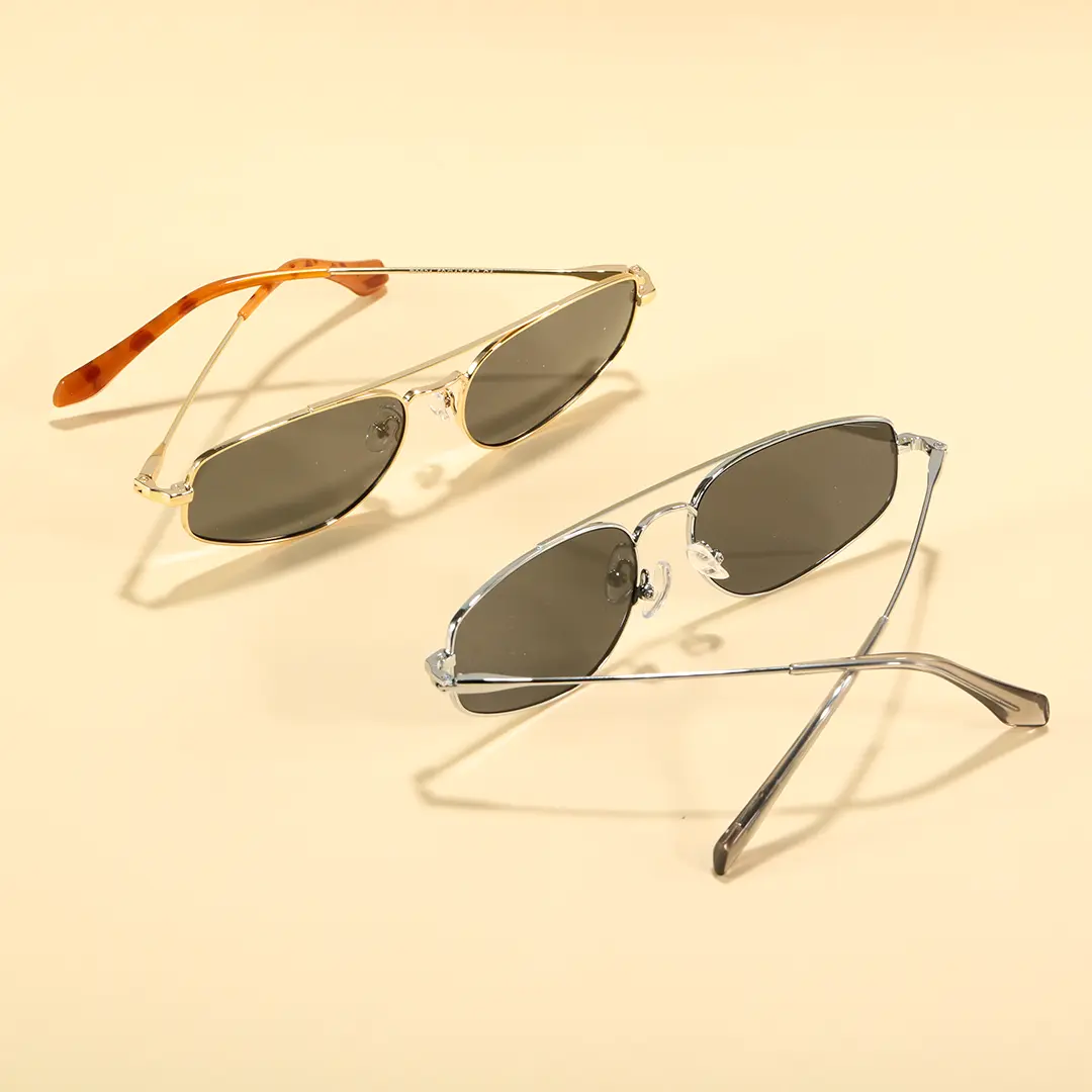 Scene view of Leonie fashion aviator metal sunglasses in silver. SPU: AM0082603