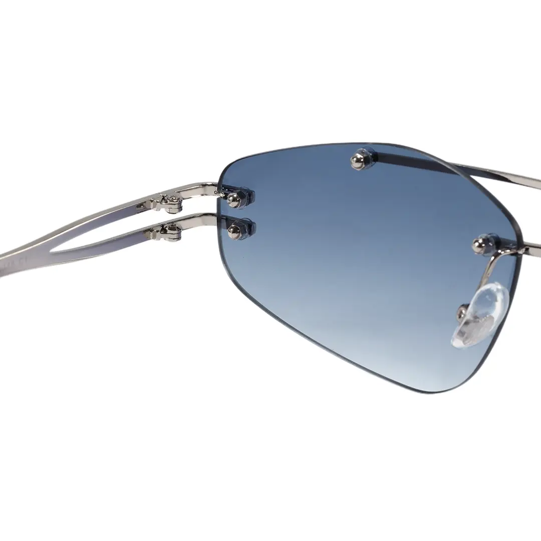 Hinge detail of Moss fashion aviator metal sunglasses AM0202604 in silver
